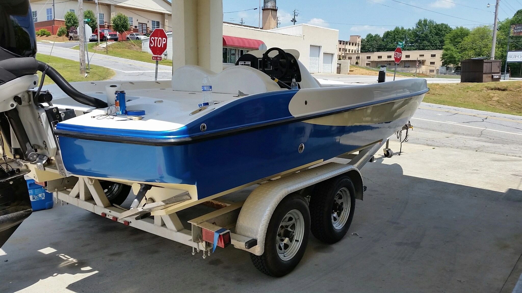 Racing boat campaign by SignsandWraps